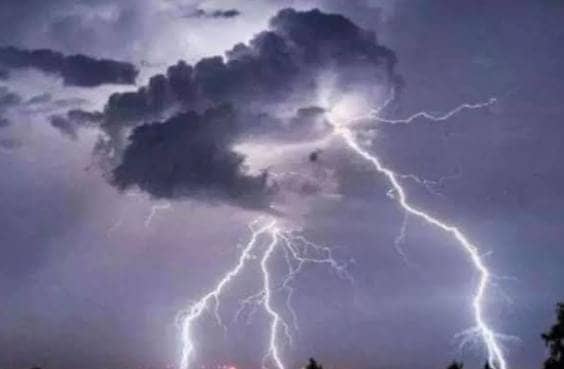 Weather Update:भारी बारिश से जलमग्न हुई रांची! जलजमाव से जीवन अस्त व्यस्त,आज भी कई जिले में भारी बारिश का रेड अलर्ट