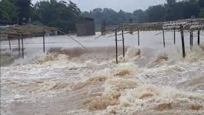 दामोदर और भैरवी नदी का जलस्तर बढ़ा, रजरप्पा मंदिर के बलिस्थल तक पहुंचा पानी, श्रद्धालुओं को रही परेशानी