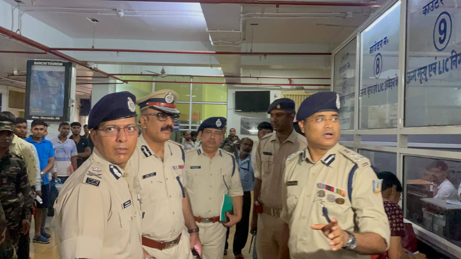 दरोगा की हत्या पर DGP  का बड़ा बयान, कहा -वर्दी पर लगी दाग खत्म करेंगे,थानेदारों को चेतावनी