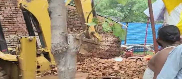 मध्यप्रदेश में एक धार्मिक अनुष्ठान के दौरान मंदिर की दीवार गिरने से 9 बच्चों की मौत