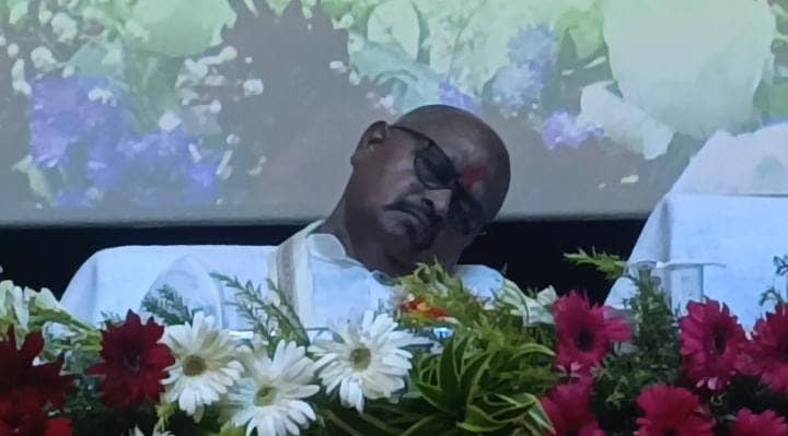 अरे! मंच पर ही खर्राटे लेने लगे विधायक जी, कृषि विश्विद्यालय के स्थापना दिवस पर जदयू विधायक गोपाल मंडल का गहरी नींद लेने का वीडियो वायरल