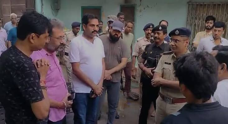 सड़क पर पड़ा था युवक का शव, पास जाकर देखा तो अपना ही बेटा निकला, मेडिकल संचालक के पिता ने बयां किया दर्द, व्यावसायियों में सनसनी