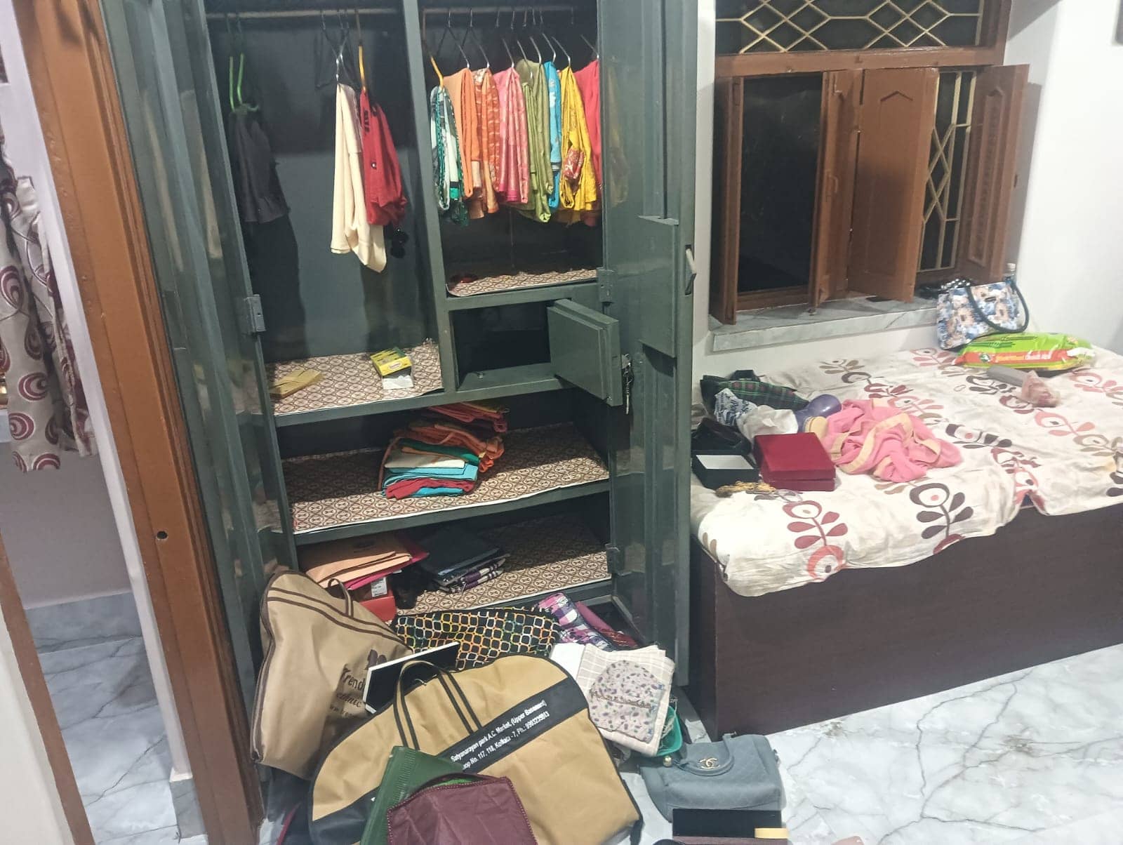 दुमका: गृहस्वामी सहित सभी सदस्य गए थे बोलबम सेवा शिविर में सेवा करने, बंद घर में हो गयी चोरी