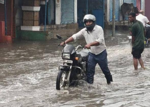Weather Alert: आज जमशेदपुर से पार हो रहा है मानसून का ट्रफ़,  इन 6 जिलों में भारी बारिश की संभावना