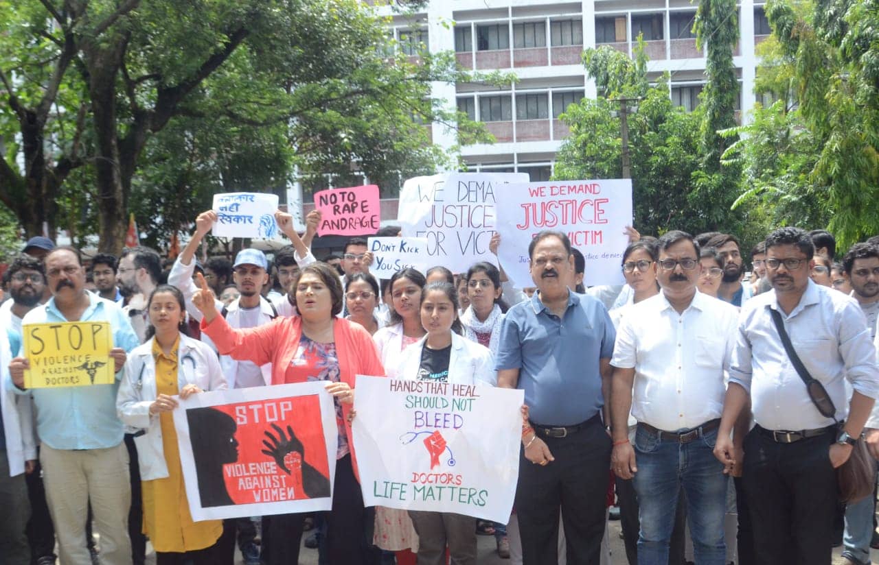 देशभर में डॉक्टरों ने किया हड़ताल का एलान: बंद रहेगी सभी स्वास्थ्य सेवा, भयावह हो सकते हैं हालात