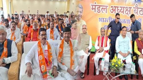 Jharkhand Assembly Election: भाजपा की सत्ता में वापसी के लिए हिमंता ने ली मण्डल अध्यक्षों की  क्लास,कहा प्रत्याशी को पीछे छोड़ मोदी को जिताने का करें काम   