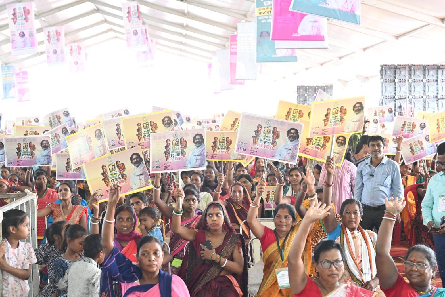 मुख्यमंत्री मंईयां सम्मान योजना में लातेहार जिला ने किया अद्भुत प्रदर्शन, जानिए अन्य जिलों का हाल