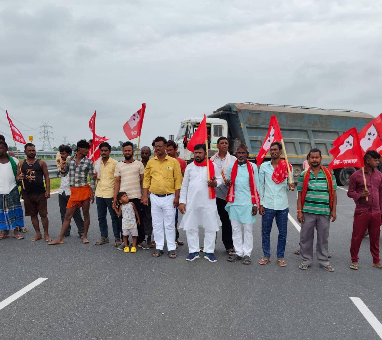 बिहार में सुबह से ही दिख रहा है भारत बंद का व्यापक असर, प्रदर्शनकारियों ने कहीं रेल मार्ग तो कहीं सड़क मार्ग किया जाम