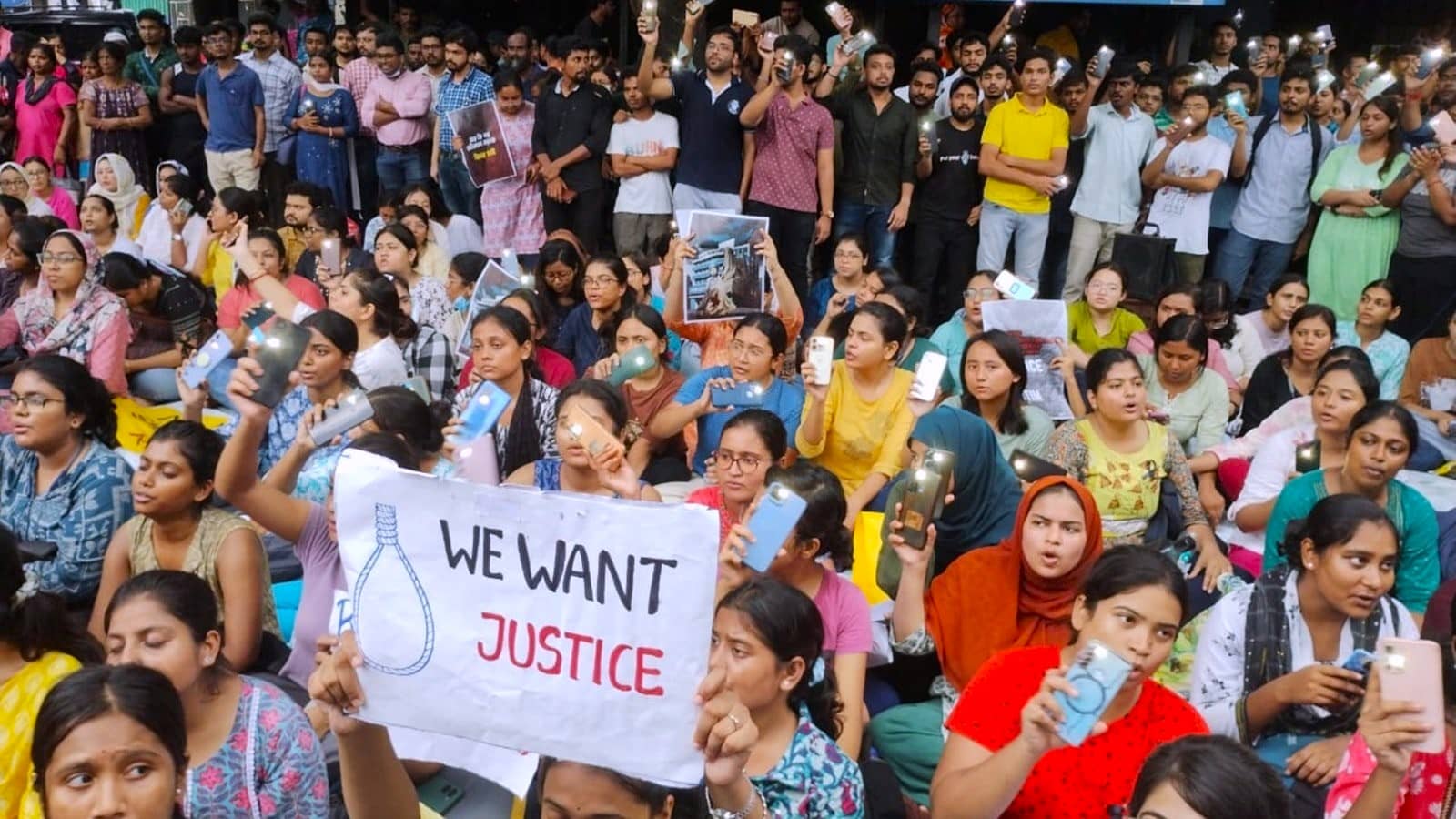 Kolkata Rape-Murder Case: आरोपी संजय रॉय को मिली 14 दिन की न्यायिक हिरासत, सुप्रीम कोर्ट की अपील के बाद भी डॉक्टर्स की हड़ताल जारी  