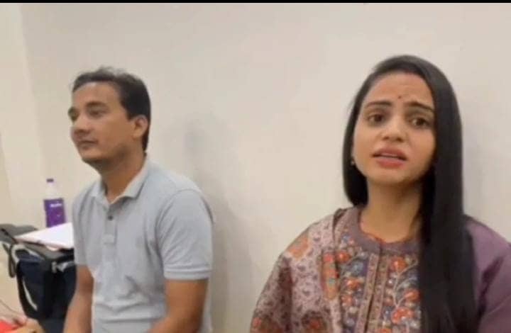 Bihar:चाचा भतीजी का रिश्ता शर्मसार! नगर निगम उपआयुक्त ने अपनी ही भतीजी से किया लव मैरिज,अब लगा रहे सुरक्षा की गुहार 