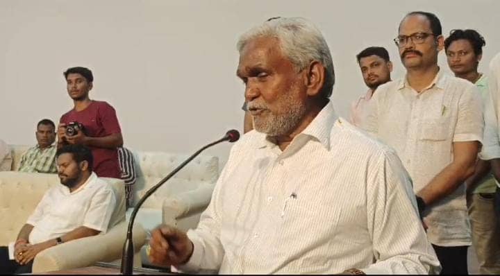सरायकेला की धरती से राजनीति का नया अध्याय लिख सकते हैं चंपई सोरेन!पढ़े किस ओर इशारा करते हैं ये पोस्टर