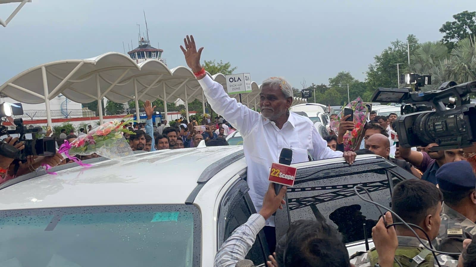 दिल्ली से वापस रांची लौटे चंपाई, मंत्री पद और पार्टी से आज दे सकते है इस्तीफा !