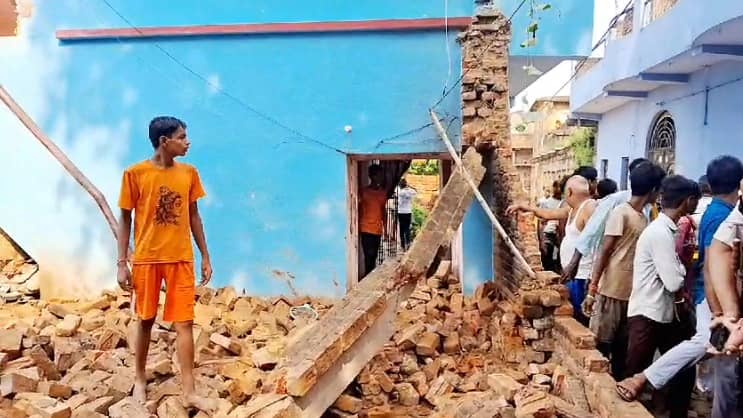 पटना: धार्मिक समारोह में गिरी दीवार, बड़ी संख्या में महिलाएं और बच्चे जख्मी, अस्पताल में चल रहा इलाज