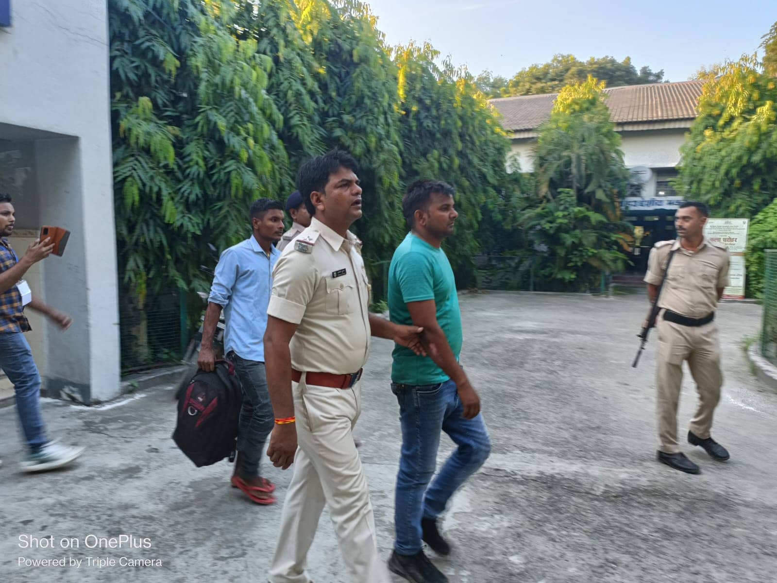 Bihar News: सिपाही भर्ती परीक्षा केंद्र से तीन मुन्ना भाई गिरफ़्तार, दूसरे परीक्षार्थी के बदले परीक्षा दे रहे थे आरोपी