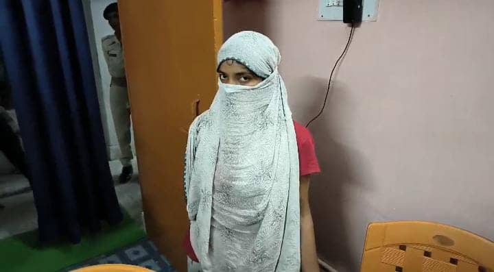 Bihar News: प्रेमी के ब्लैकमेलिंग से तंग होकर गायब हुई BPSC शिक्षिका, जब पुलिस ने किया बरामद तो हुआ हैरान करनेवाला खुलासा    