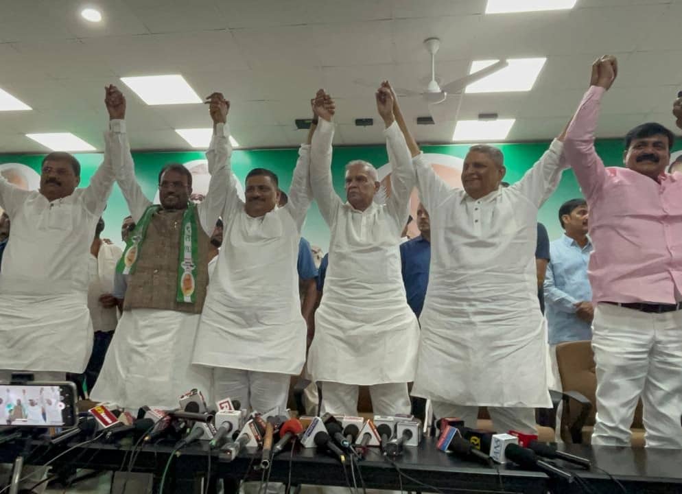 राजद के राष्ट्रीय महासचिव पद से इस्तीफा देने के बाद जदयू में शामिल हुए श्याम रजक, संजय झा ने दिलाई सदस्यता