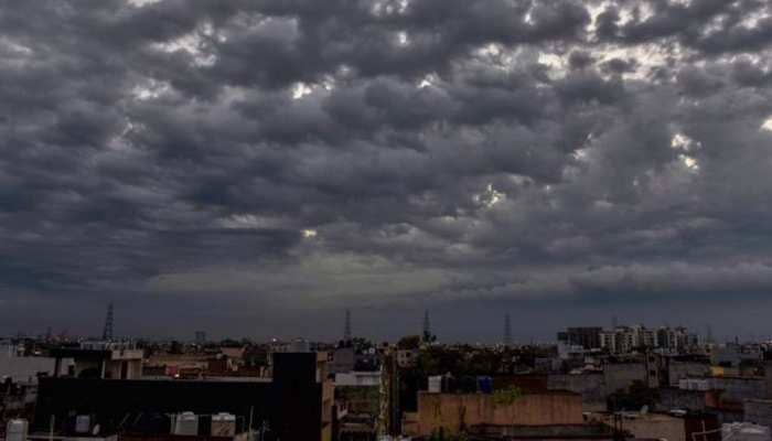 Weather Update: झारखंड में अगले 5 दिनों तक कहीं हल्की बारिश तो कहीं छाए रहेंगे बादल, संथाल-कोयलांचल के इन जिलों में वज्रपात का अलर्ट
