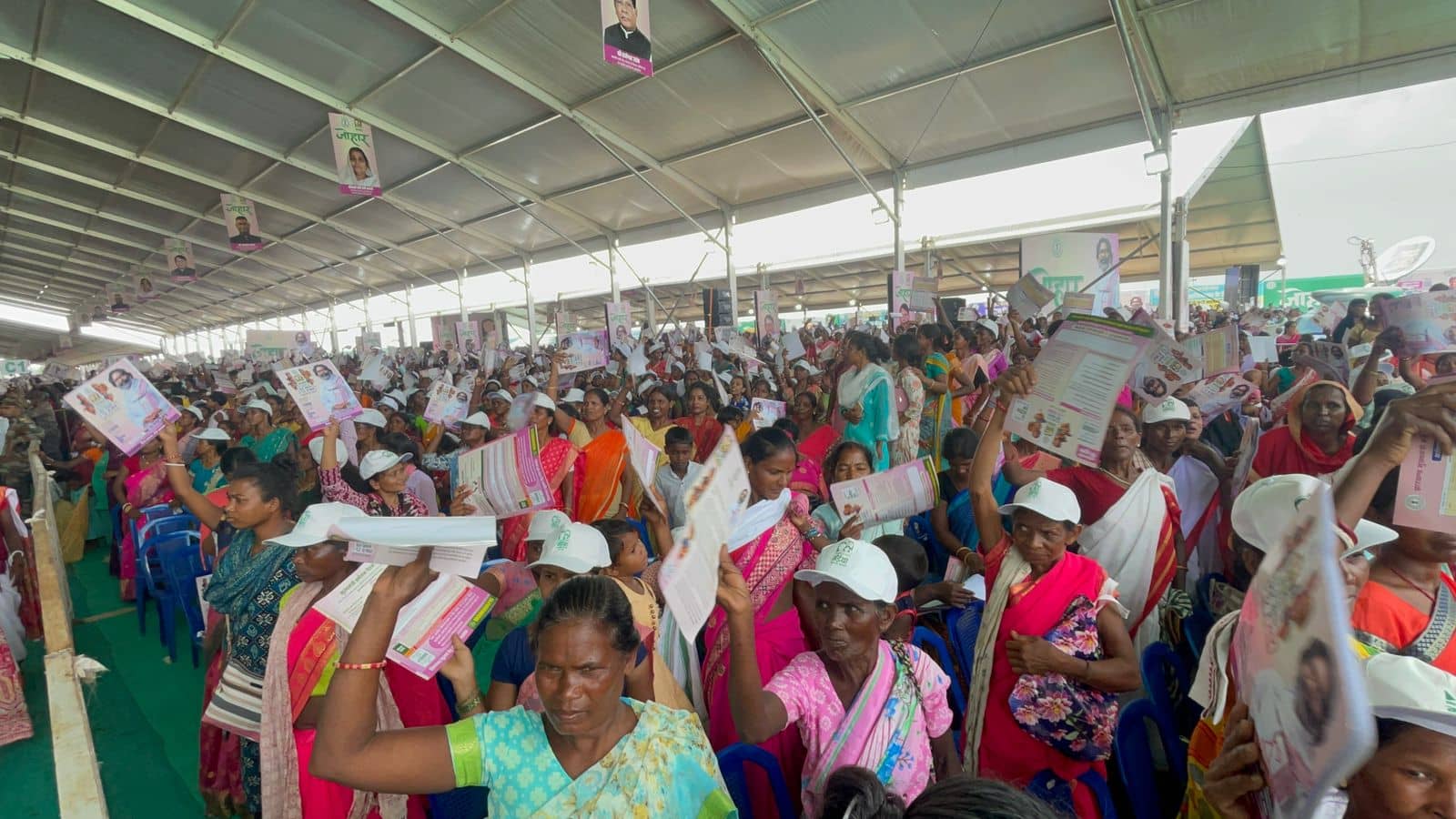 मंईयां सम्मान योजना की सात लाख लाभुकों को सीएम हेमंत ने भेजा पैसा, लाभुकों के चेहरे पर आयी मुस्कान