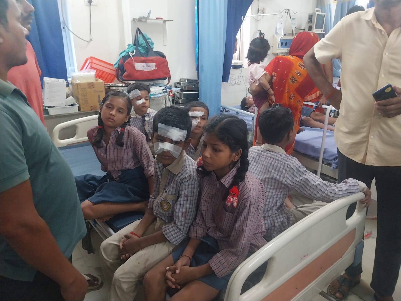 बेगूसराय: अनियंत्रित ट्रक ने स्कूली वाहन में मारी टक्कर, दर्जनों बच्चे घायल, दो की हालत गंभीर