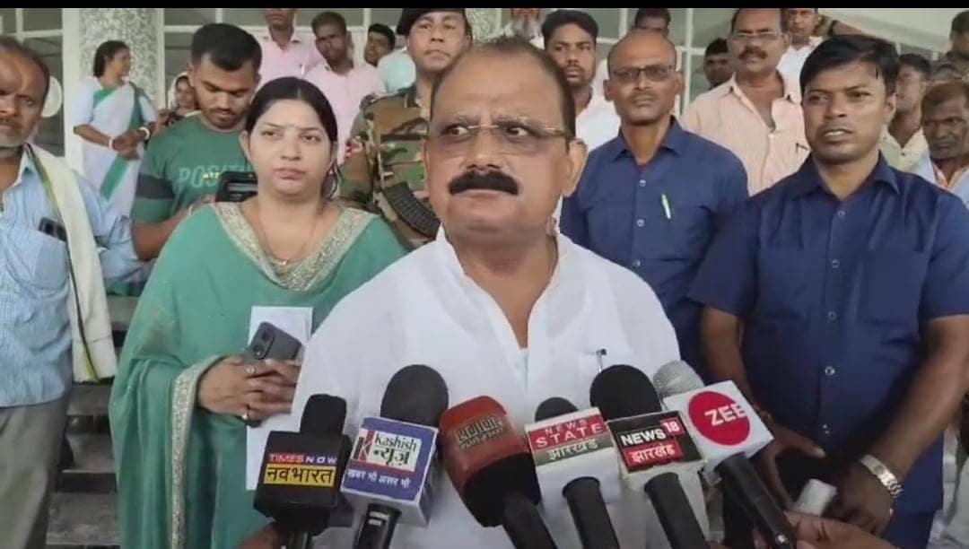 मंत्री मिथलेश ठाकुर ने असम के मुख्यमंत्री को दिया खुला चैलेंज, कहा- हिम्मत है तो गढ़वा विधानसभा से लड़े चुनाव 