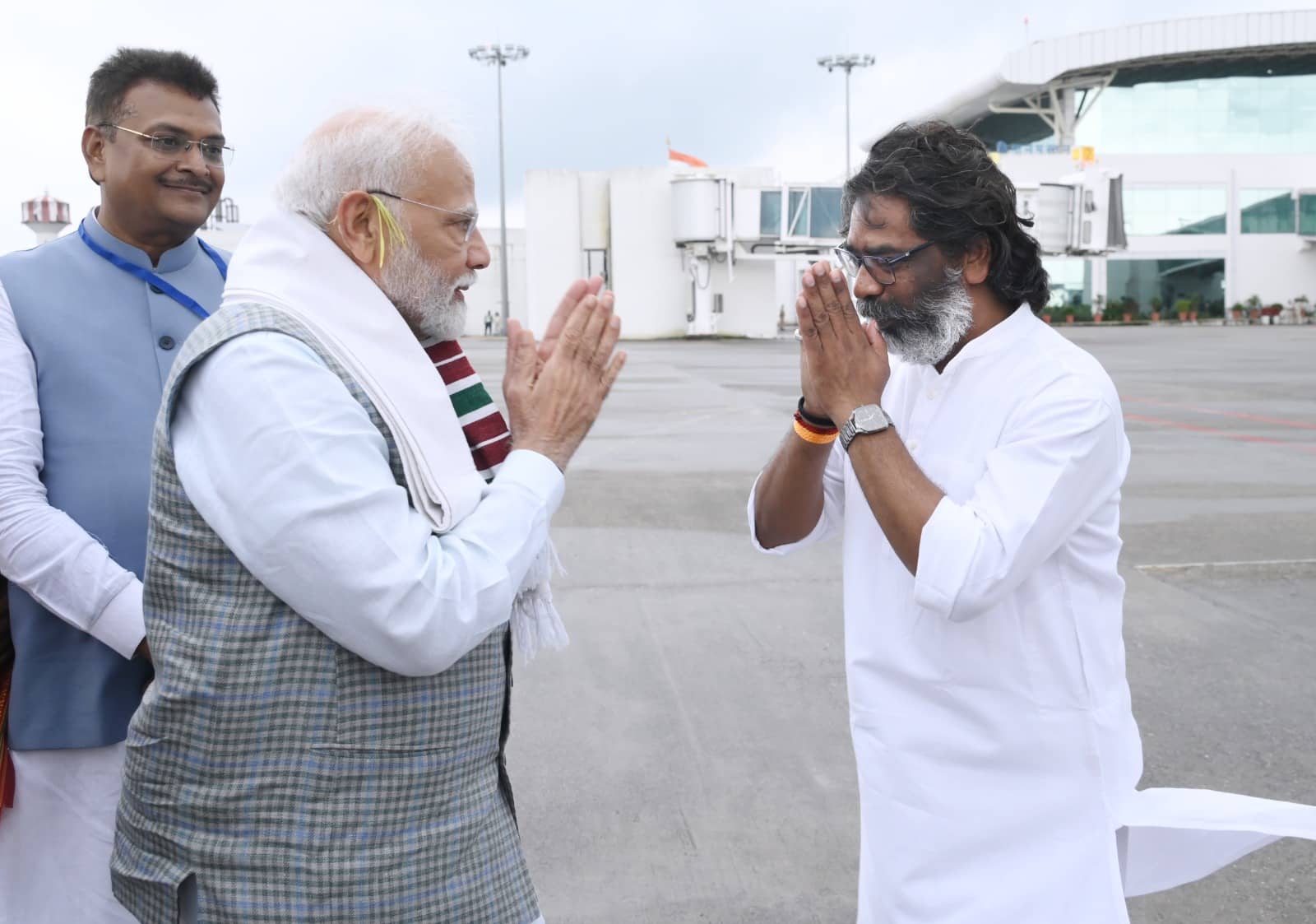 PM Modi और CM हेमंत की मुलाकात, देखिए तस्वीर