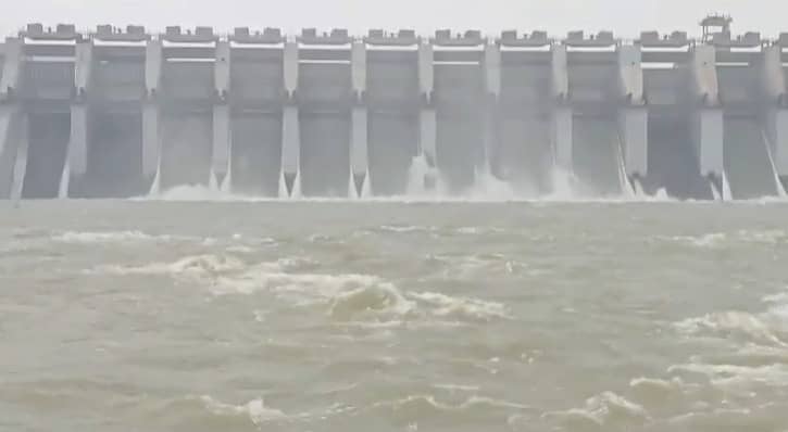 सरायकेला: चांडिल डैम का जलस्तर 182 मीटर तक पहुंचा, खोले गए 9 फाटक