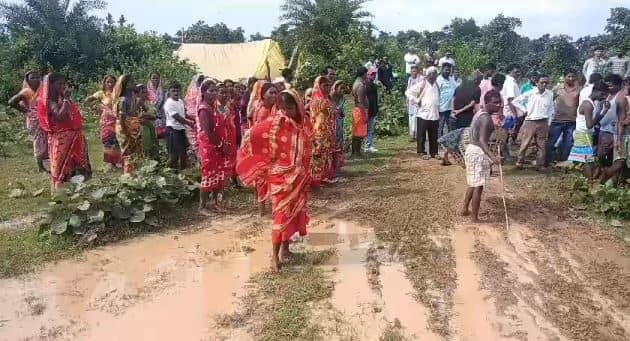 सरायकेला: भारी बारिश के कारण घरों में घुसा पानी, स्कूल में शरण लेने को मजबूर हुए 50 विस्थापित परिवार