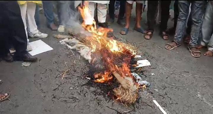 Bihar News: विदेश में सिखों के खिलाफ दिए बयान से नाराज समुदाय ने राहुल गांधी का फूंका पुतला, पढ़िए क्या हैं उनकी मांगें