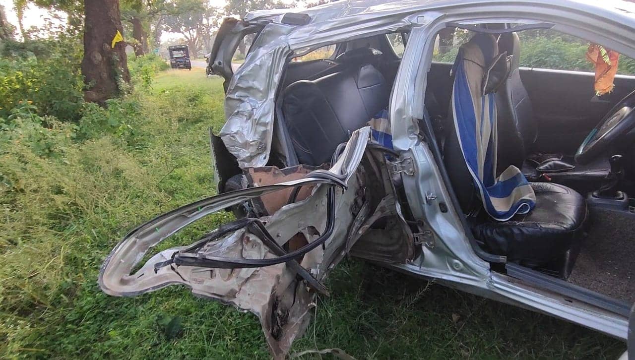 भीषण सड़क हादसा में शिक्षिका की मौत, तीन अन्य शिक्षक गंभीर रूप से घायल, स्कूल से लौटते वक्त हुआ हादसा