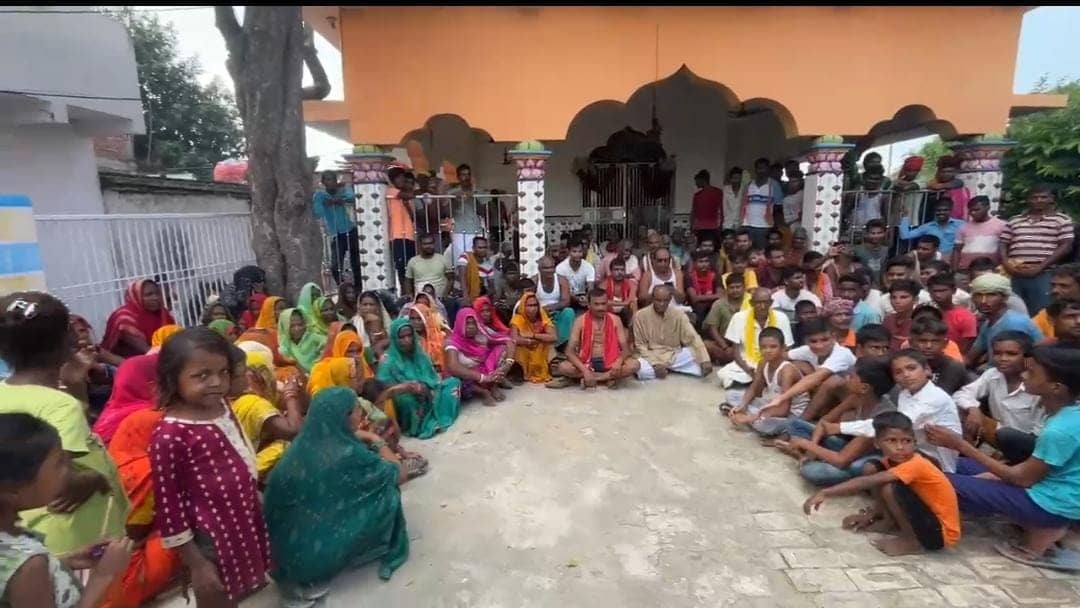 ग्रामीणों ने स्मार्ट मीटर लगाने से किया मना तो बिजली विभाग ने काट दी पूरे गांव की बिजली, लोगों ने जमकर काटा बवाल