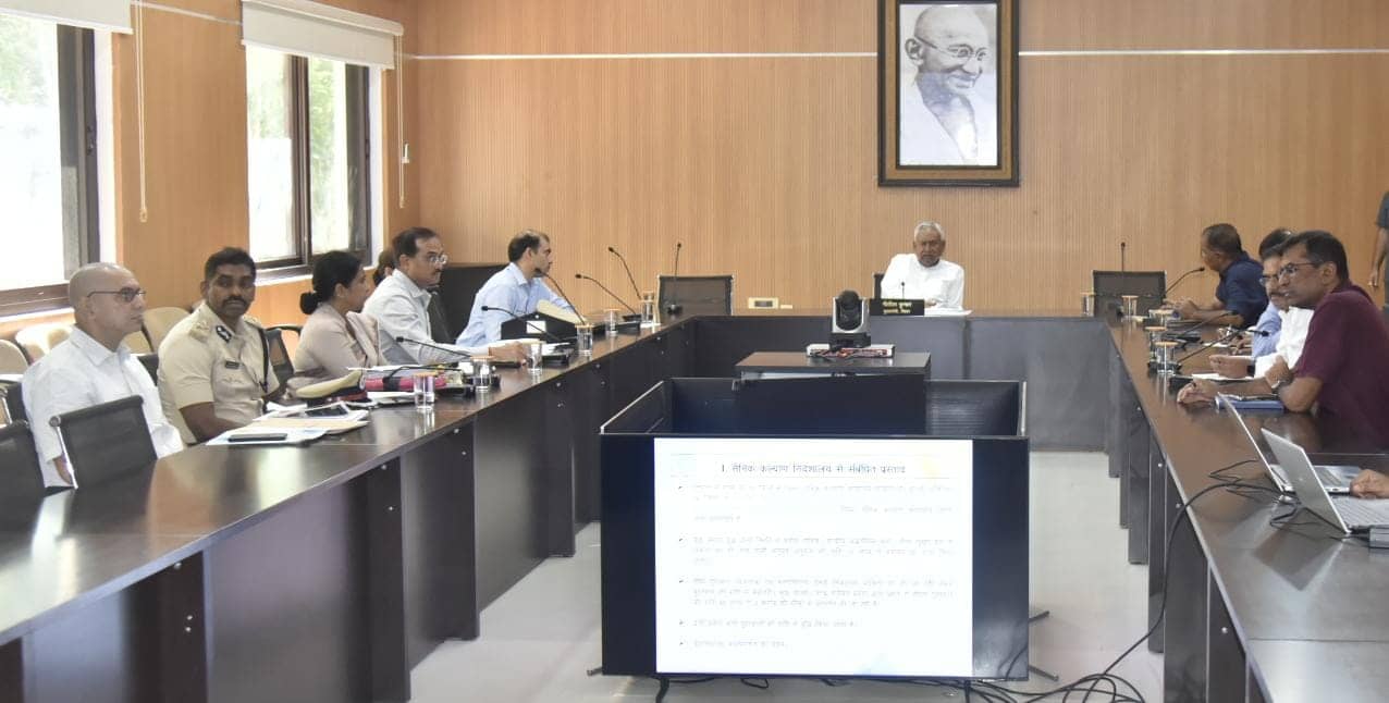 Bihar: नवादा अग्निकांड को लेकर एक्शन में सीएम नीतीश, बिहार में बढते अपराध को लेकर कर रहे हाईलेवल मीटिंग
