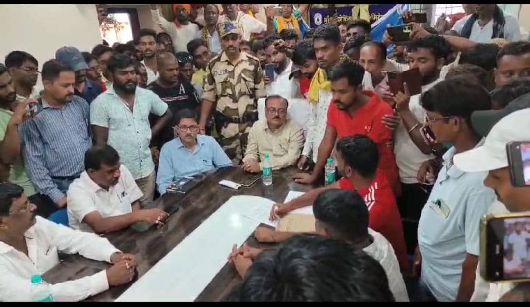 सांसद ढुल्लू महतो के गढ़ में  जयराम महतो को क्यों आया गुस्सा, पढ़िए इस रिपोर्ट में !