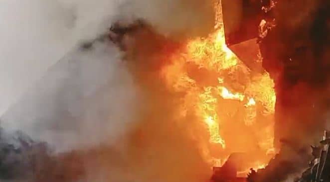 Deoghar Breaking: कचरा गोदाम में लगी भीषण आग, दहशत में लोग, इतना का हुआ नुकसान