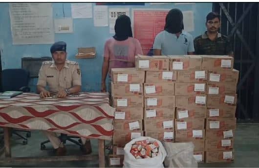 Bihar: वाहन जांच के दौरान शराब से लदी कार ने पुलिस गाड़ी को मारी टक्कर, 37 पेटी अंग्रेजी शराब हुई बरामद