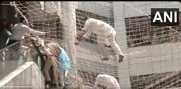 तीसरी मंजिल से कूदे महाराष्ट्र के डिप्टी स्पीकर, जानें क्या है पूरा मामला