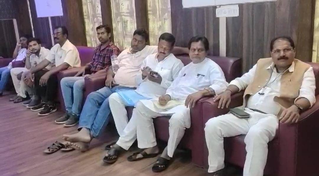 दुमका: एक तरफ गठबंधन धर्म के पालन का भरोशा, दूसरी तरफ सभी सीट पर चुनाव की तैयारी में जुटी कांग्रेस