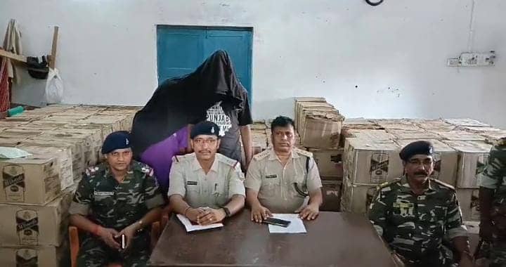 गिरिडीह पुलिस ने पंजाब से आए 70 लाख का ब्रांडेड शराब किया जब्त, दो तस्कर गिरफ्तार
