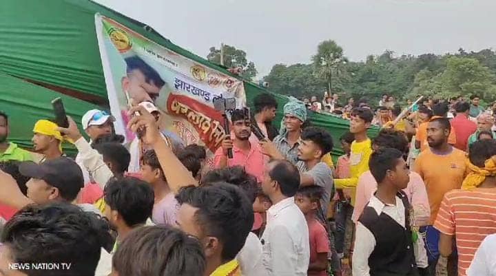 Sahibganj News:राजमहल में जयराम महतो के कार्यक्रम का टूटा मंच, कूदकर टाइगर ने बचायी अपनी जान