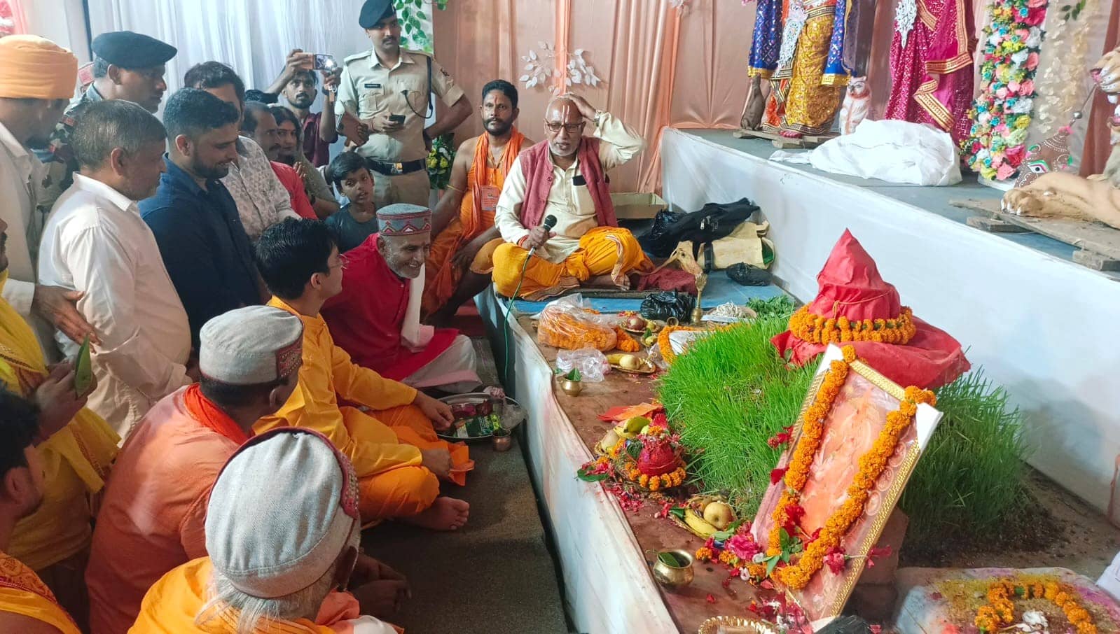 बक्सर में महासप्तमी पर मां भगवती के खुल गए पट, एसपी ने पूजा कर जनकल्याण के लिए की प्रार्थना