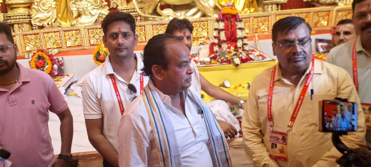 राम मंदिर पूजा पंडाल पहुंचे मंत्री इरफान अंसारी, कहा-जो नहीं जा सके अयोध्या वे रांची में कर रहें रामलला के दर्शन