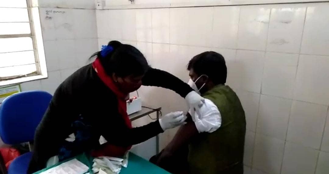 देवघर डीसी ने लिया कोरोना का बूस्टर डोज़, जिलावासियों से की कोरोना गाइडलाइन  पालन करने की अपील