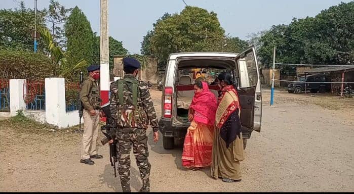 महिला गांजा तस्कर गिरफ्तार, 1 किलो गांजा सहित 74 हजार रुपए बरामद   