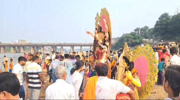 मां आप अगले साल जल्दी आना! लौहनगरी में धूम धाम से हो रहा है मां दुर्गा की प्रतिमा का विसर्जन, सुरक्षा व्यवस्था को लेकर प्रशासन मुस्तैद