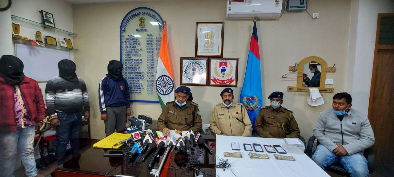 पुलिस को मिली बड़ी सफलता : सुजीत सिन्हा गिरोह के चार गुर्गे गिरफ्तार,शहर में करते थे रंगदारी वसूलने का काम