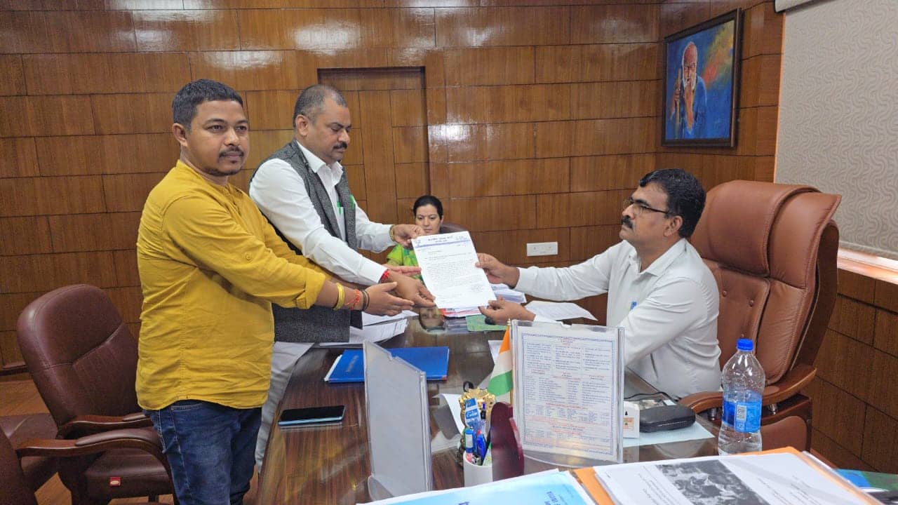 रांची के उपायुक्त मंजूनाथ भजंत्री को हटाने की मांग को लेकर चुनाव आयोग पहुंची भाजपा