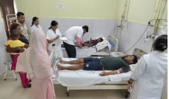 सारण में मछली पार्टी में शराब पीना पड़ा महंगा, एक की मौत, 2 की बिगड़ी हालत