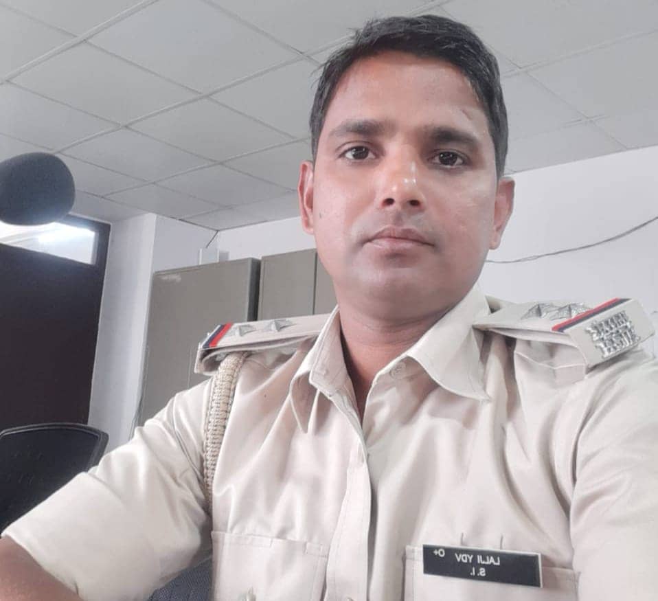 फंदे से झुलता मिला थाना प्रभारी का शव, चार दिन पहले एसपी ने किया था निलंबित