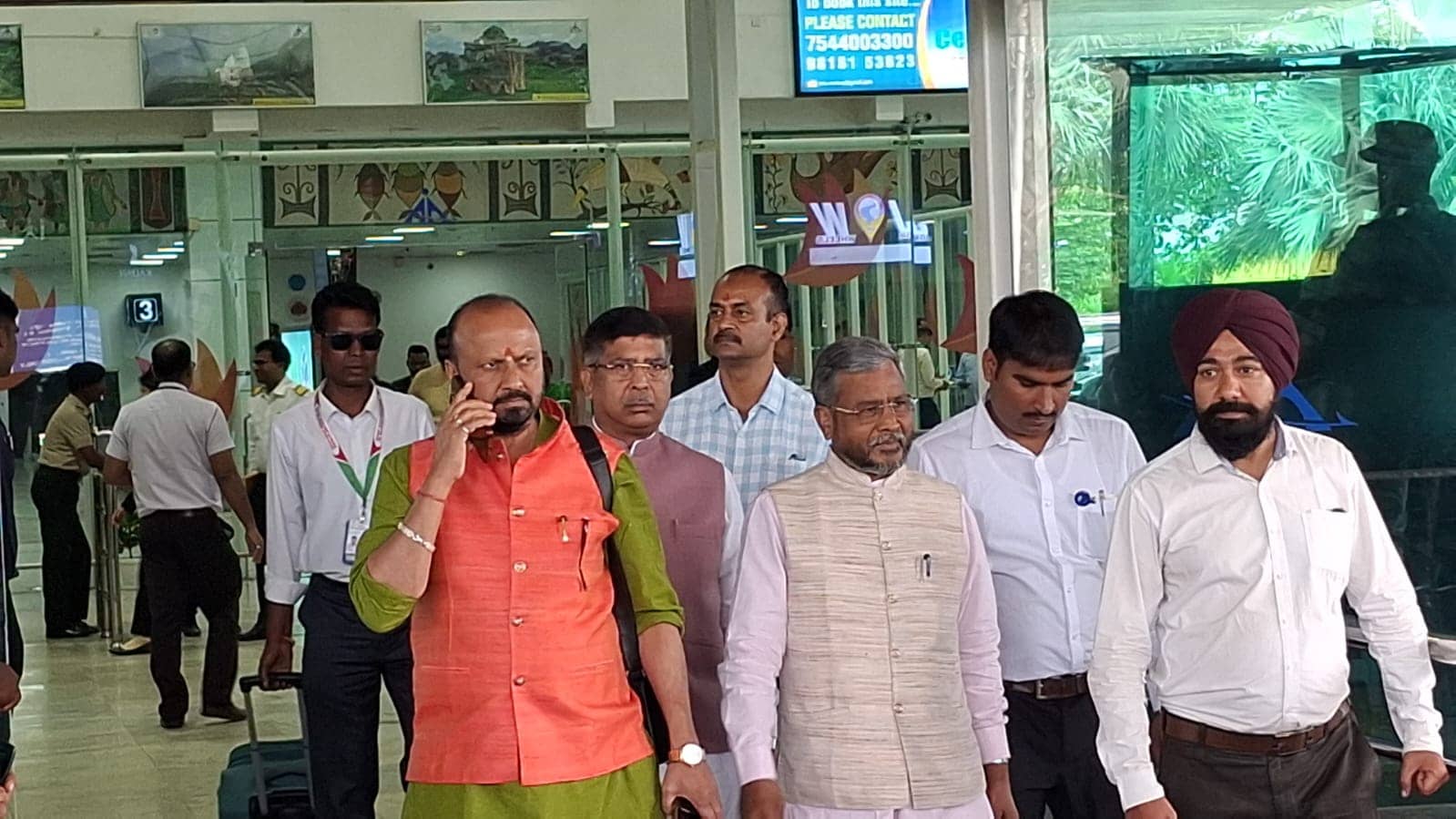 दिल्ली पार्लियामेंट्री बोर्ड की बैठक से रांची लौटे बाबूलाल मरांडी व चंपाई सोरेन, उम्मीदवारों के नाम की जल्द हो सकती है घोषणा