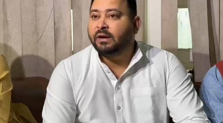 Bihar Politisc:जहरीली शराब से लगातार हो रही मौत पर तेजस्वी यादव का सीएम पर तंज, कहा नीतीश कुमार के हाथों बिहार सुरक्षित नहीं