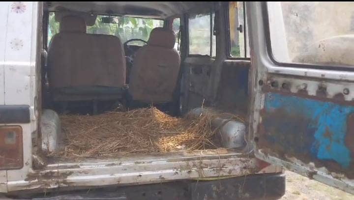 देवघर: मवेशी चुरा कर भाग रहा बोलेरो दुर्घटनाग्रस्त, 6 दुधारू पशु को किया गया रेस्क्यू, चालक और सहयोगी फरार